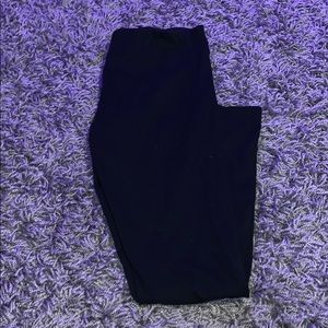 Plain black leggings